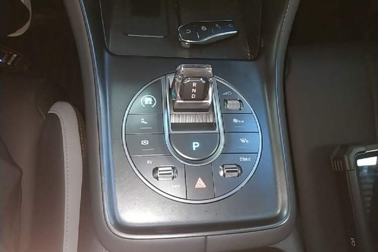 Used BYD Sealion 05 DM-i 2025 DM-i 115KM Flagship Model Gear Lever