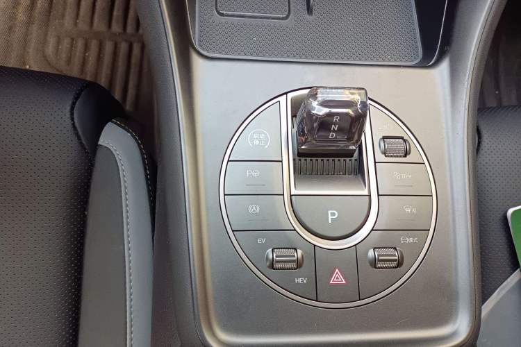 Used BYD Sealion 05 DM-i 2025 DM-i Smart Drive 115KM Flagship Model Gear Lever