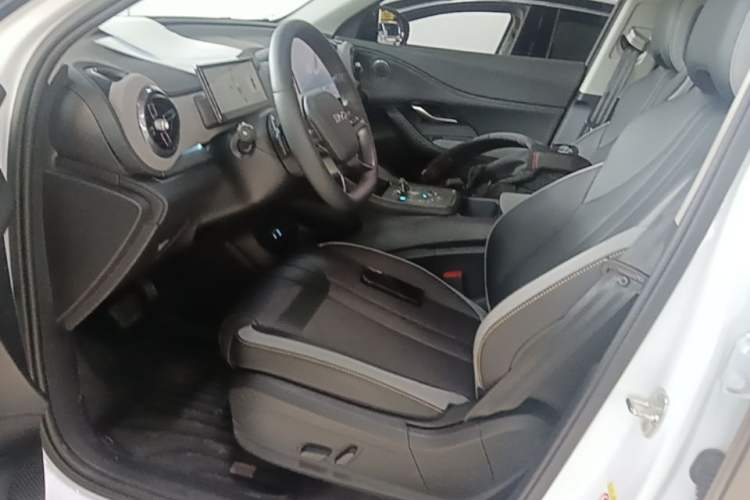 Used BYD Sealion 05 DM-i 2025 DM-i Smart Drive 115KM Prestige Model Left Front Seat