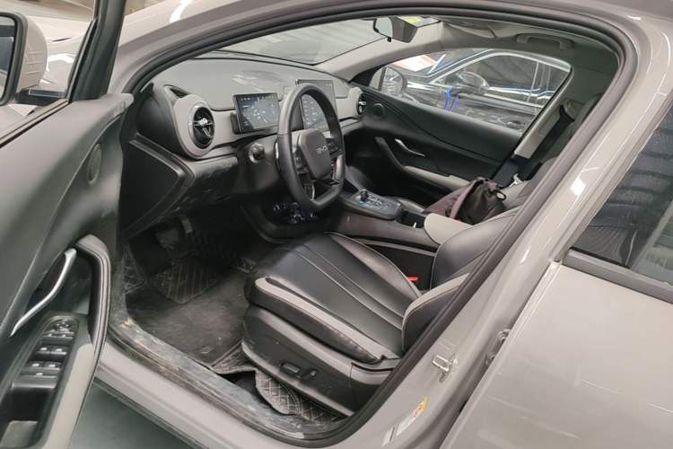 Used BYD Sealion 05 DM-i 2025 DM-i Smart Drive 115KM Prestige Model Left Front Seat
