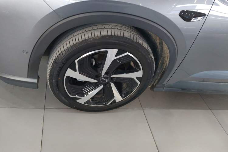 Used BYD Sealion 05 DM-i 2025 DM-i Smart Drive 115KM Flagship Model Left Front Wheel Hub