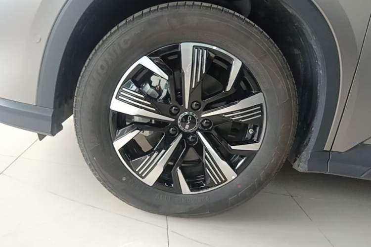 Used BYD Sealion 05 DM-i 2025 DM-i Smart Drive 115KM Prestige Model Left Front Wheel Hub
