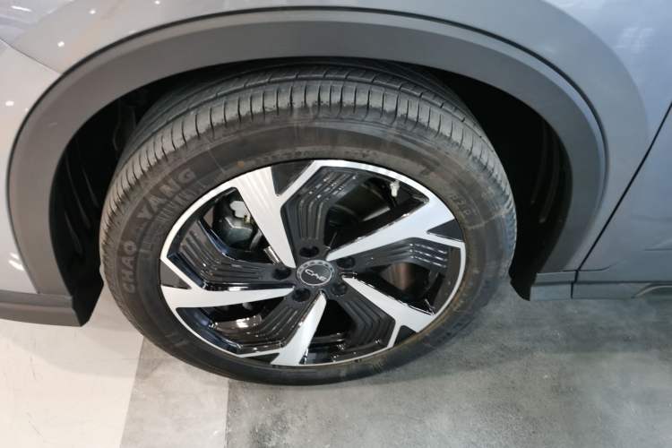 Used BYD Sealion 05 DM-i 2025 DM-i Smart Drive 115KM Flagship Model Left Front Wheel Hub