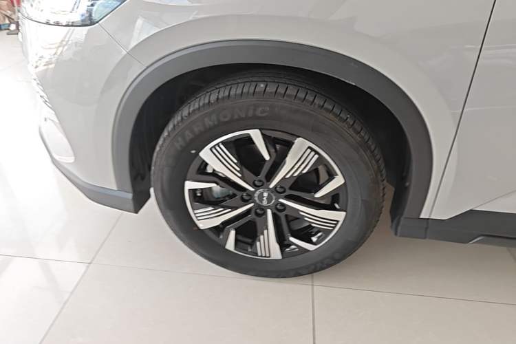 Used BYD Sealion 05 DM-i 2025 DM-i 75KM Prestige Model Left Front Wheel Hub