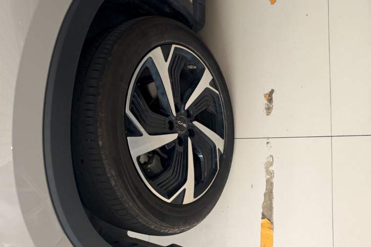 Used BYD Sealion 05 DM-i 2025 DM-i Smart Drive 115KM Flagship Model Left Front Wheel Hub