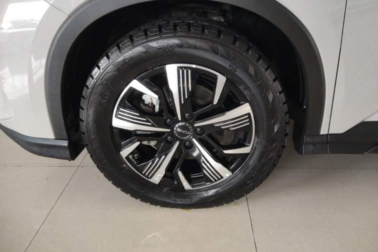 Used BYD Sealion 05 DM-i 2025 DM-i 75KM Prestige Model Left Front Wheel Hub