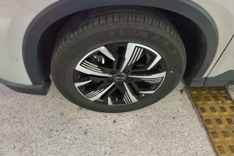 Used BYD Sealion 05 DM-i 2025 DM-i Smart Drive 75KM Luxury Model Left Front Wheel Hub