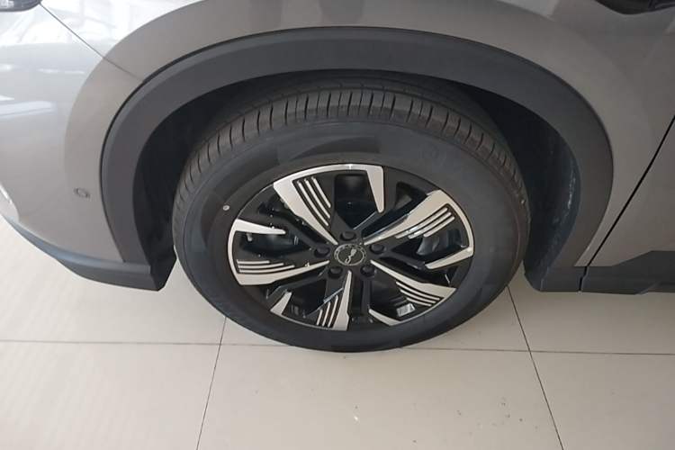 Used BYD Sealion 05 DM-i 2025 DM-i Intelligent Driving 75KM Prestige Model Left Front Wheel Hub