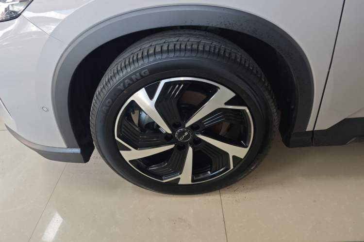 Used BYD Sealion 05 DM-i 2025 DM-i Smart Drive 115KM Flagship Model Left Front Wheel Hub