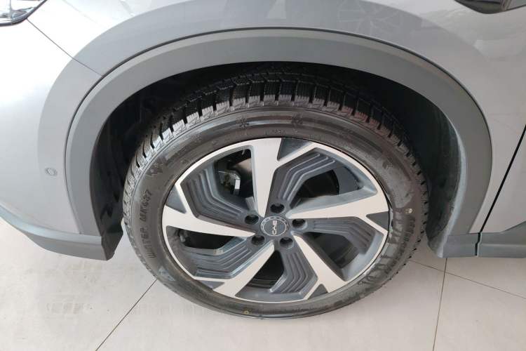Used BYD Sealion 05 DM-i 2025 DM-i Smart Drive 115KM Flagship Model Left Front Wheel Hub