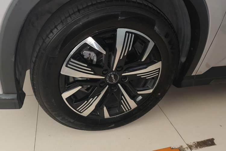 Used BYD Sealion 05 DM-i 2025 DM-i Smart Drive 115KM Prestige Model Left Front Wheel Hub