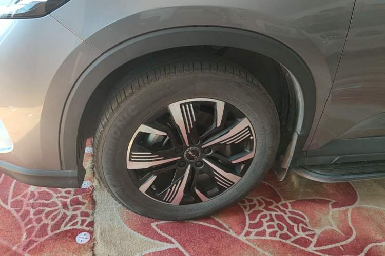 Used BYD Sealion 05 DM-i 2025 DM-i 75KM Prestige Model Left Front Wheel Hub