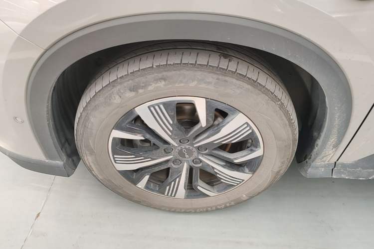Used BYD Sealion 05 DM-i 2025 DM-i Smart Drive 115KM Prestige Model Left Front Wheel Hub