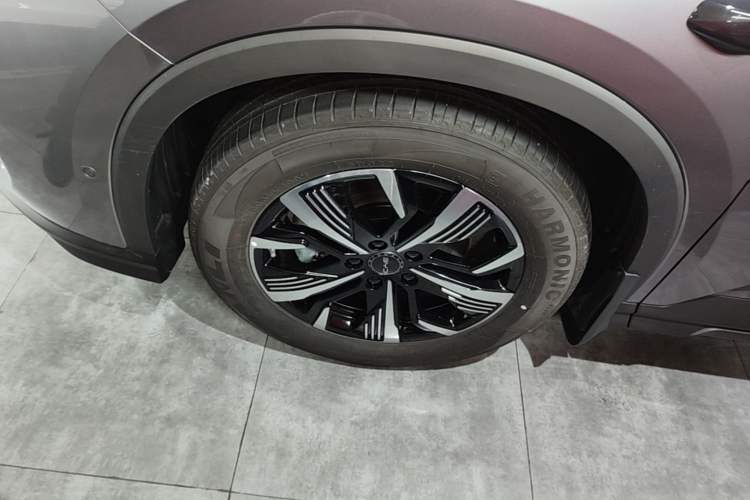 Used BYD Sealion 05 DM-i 2025 DM-i Smart Drive 115KM Prestige Model Left Front Wheel Hub