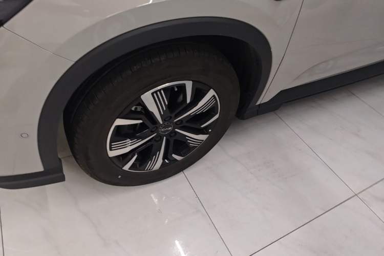 Used BYD Sealion 05 DM-i 2025 DM-i Smart Drive 75KM Luxury Model Left Front Wheel Hub
