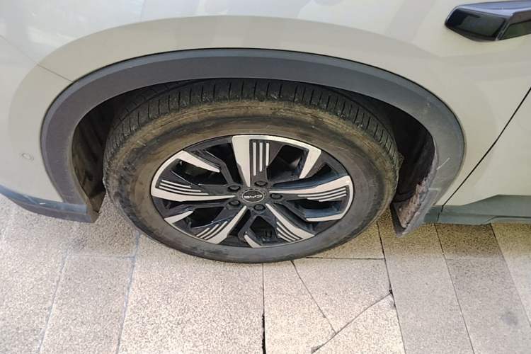 Used BYD Sealion 05 DM-i 2025 DM-i Smart Drive 75KM Luxury Model Left Front Wheel Hub