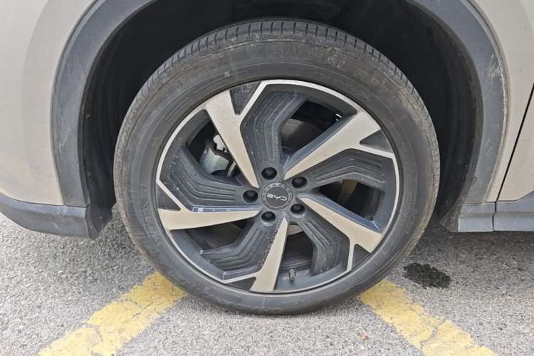Used BYD Sealion 05 DM-i 2025 DM-i 115KM Flagship Model Left Front Wheel Hub