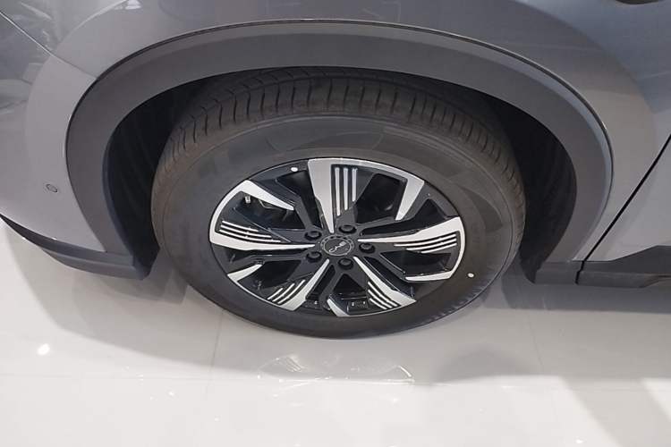 Used BYD Sealion 05 DM-i 2025 DM-i Intelligent Driving 75KM Prestige Model Left Front Wheel Hub