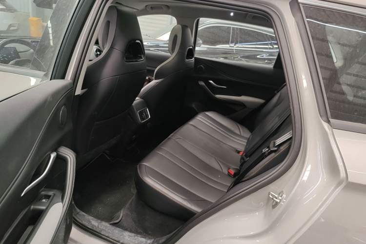 Used BYD Sealion 05 DM-i 2025 DM-i Smart Drive 115KM Prestige Model Left Rear Seat