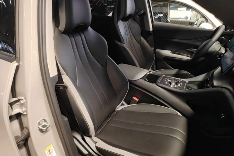 Used BYD Sealion 05 DM-i 2025 DM-i 115KM Prestige Model Right Front Seat
