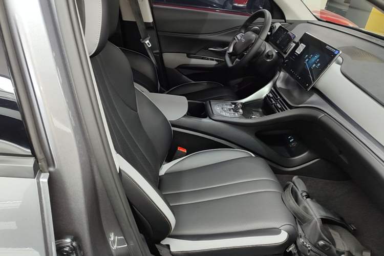 Used BYD Sealion 05 DM-i 2025 DM-i Smart Drive 115KM Prestige Model Right Front Seat