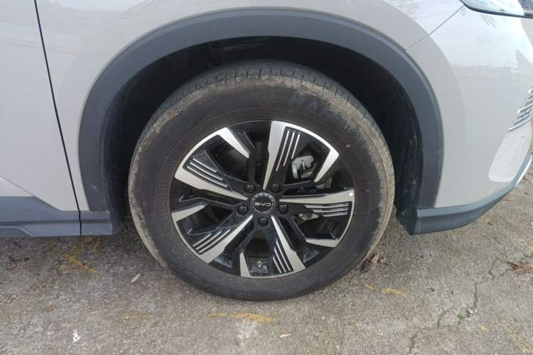 Used BYD Sealion 05 DM-i 2025 DM-i 75KM Luxury Model Right Front Wheel Hub