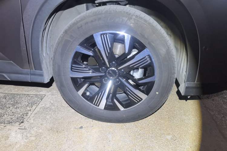 Used BYD Sealion 05 DM-i 2025 DM-i Intelligent Driving 75KM Prestige Model Right Front Wheel Hub