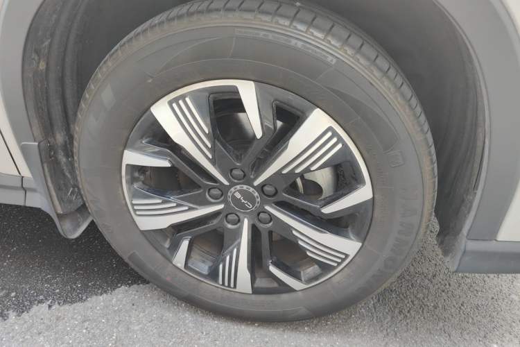 Used BYD Sealion 05 DM-i 2025 DM-i 75KM Luxury Model Right Front Wheel Hub