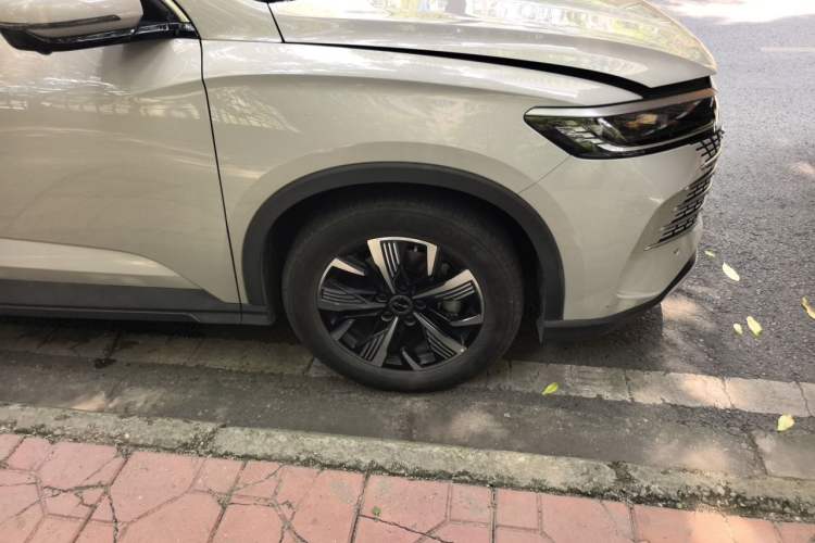 Used BYD Sealion 05 DM-i 2025 DM-i 75KM Prestige Model Right Front Wheel Hub