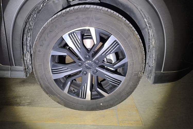 Used BYD Sealion 05 DM-i 2025 DM-i 115KM Prestige Model Right Front Wheel Hub