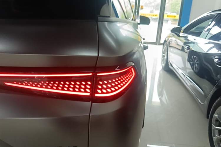 Used BYD Sealion 05 DM-i 2025 DM-i Smart Drive 115KM Prestige Model Right Rear Taillight