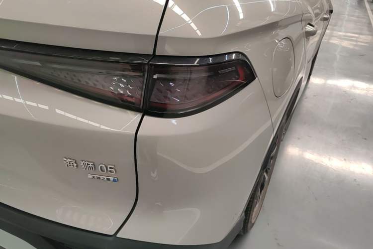 Used BYD Sealion 05 DM-i 2025 DM-i Smart Drive 115KM Prestige Model Right Rear Taillight