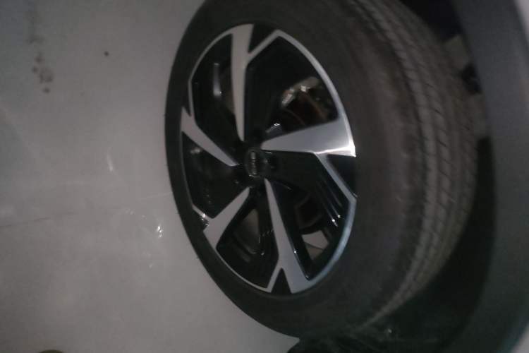 Used BYD Sealion 05 DM-i 2025 DM-i Smart Drive 115KM Flagship Model Right Rear Wheel Hub