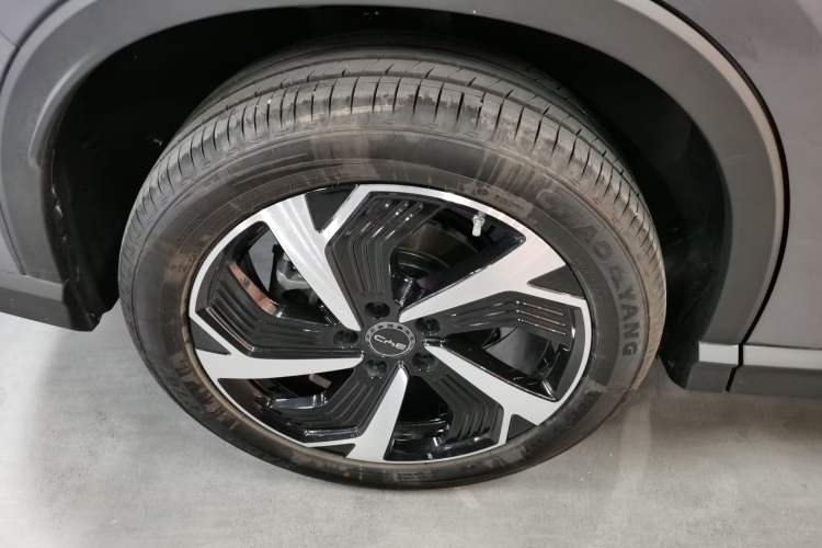 Used BYD Sealion 05 DM-i 2025 DM-i Smart Drive 115KM Flagship Model Right Rear Wheel Hub
