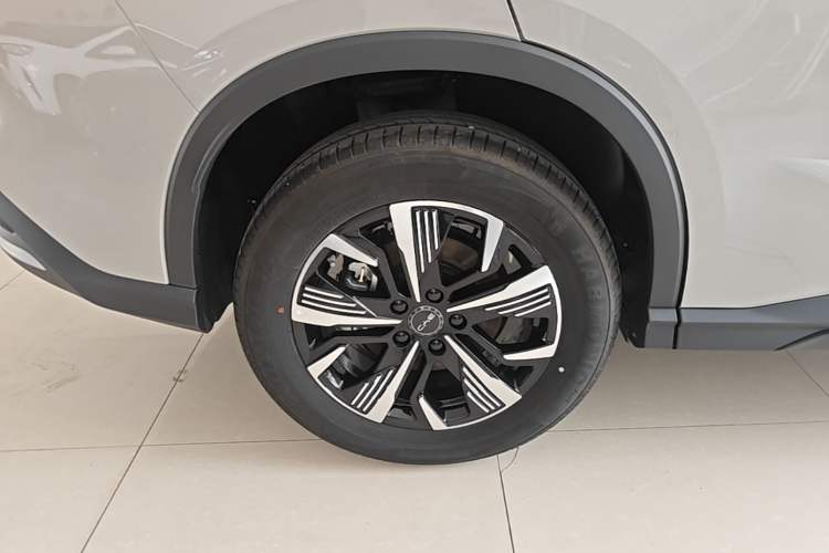 Used BYD Sealion 05 DM-i 2025 DM-i 75KM Prestige Model Right Rear Wheel Hub