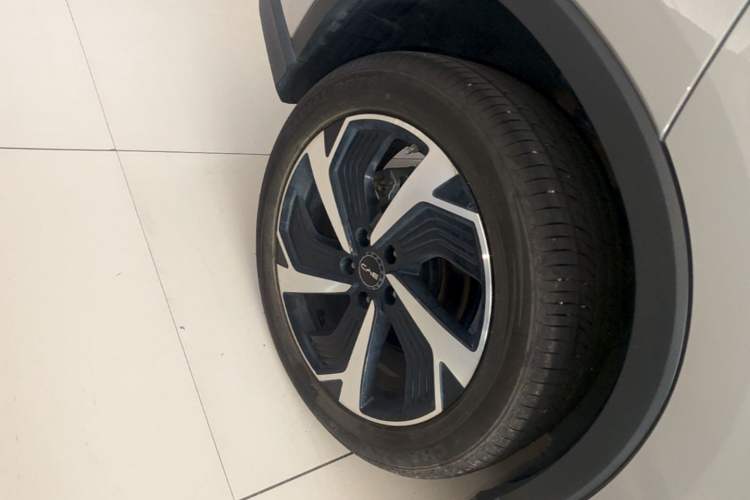 Used BYD Sealion 05 DM-i 2025 DM-i Smart Drive 115KM Flagship Model Right Rear Wheel Hub