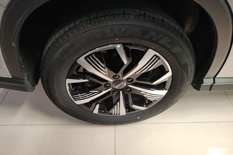 Used BYD Sealion 05 DM-i 2025 DM-i 115KM Prestige Model Right Rear Wheel Hub