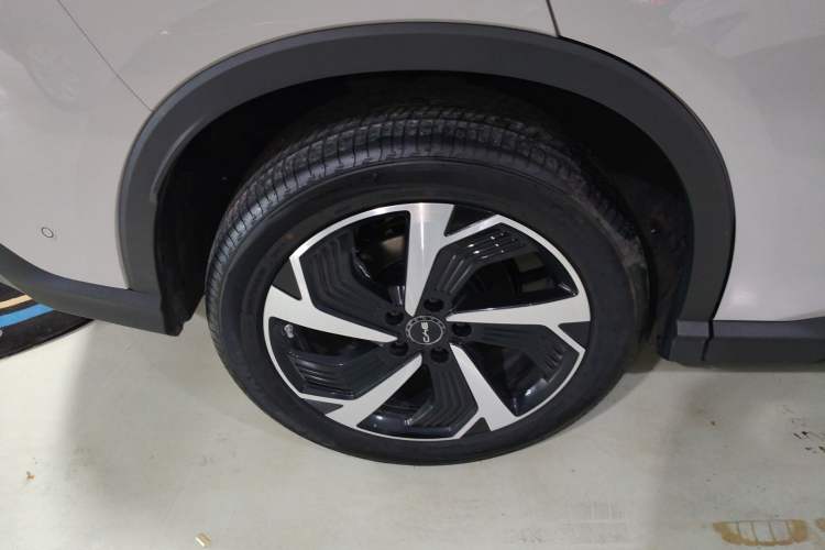 Used BYD Sealion 05 DM-i 2025 DM-i Smart Drive 115KM Flagship Model Right Rear Wheel Hub