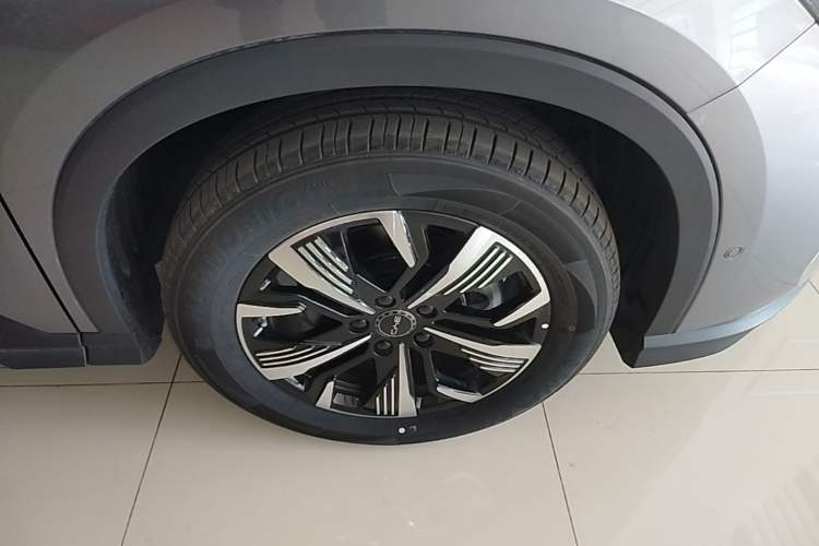 Used BYD Sealion 05 DM-i 2025 DM-i Intelligent Driving 75KM Prestige Model Right Rear Wheel Hub