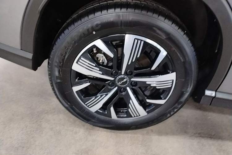 Used BYD Sealion 05 DM-i 2025 DM-i 115KM Prestige Model Right Rear Wheel Hub