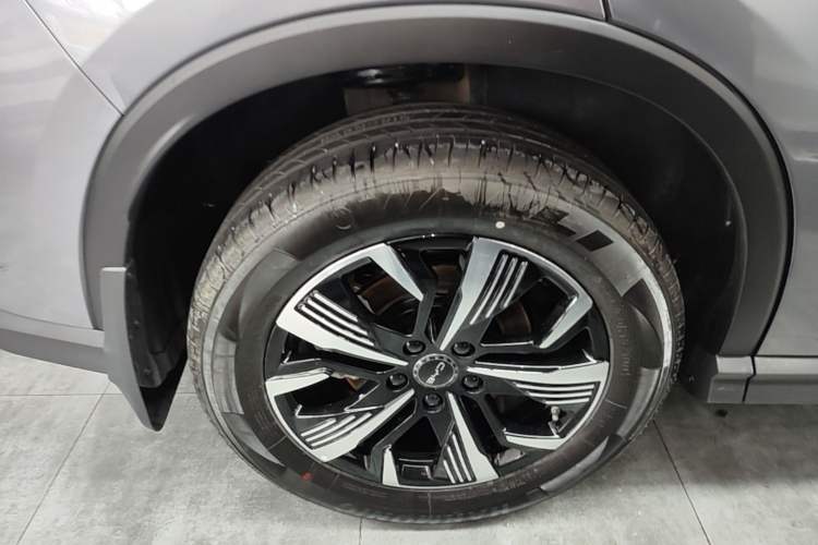 Used BYD Sealion 05 DM-i 2025 DM-i Smart Drive 115KM Prestige Model Right Rear Wheel Hub