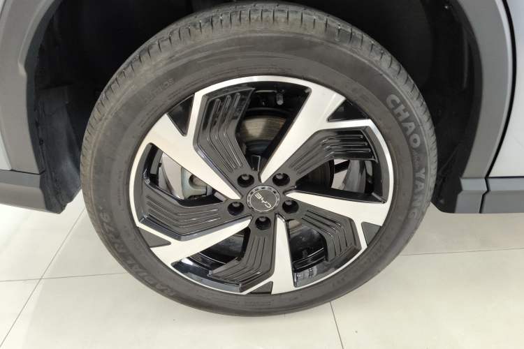 Used BYD Sealion 05 DM-i 2025 DM-i 115KM Flagship Model Right Rear Wheel Hub
