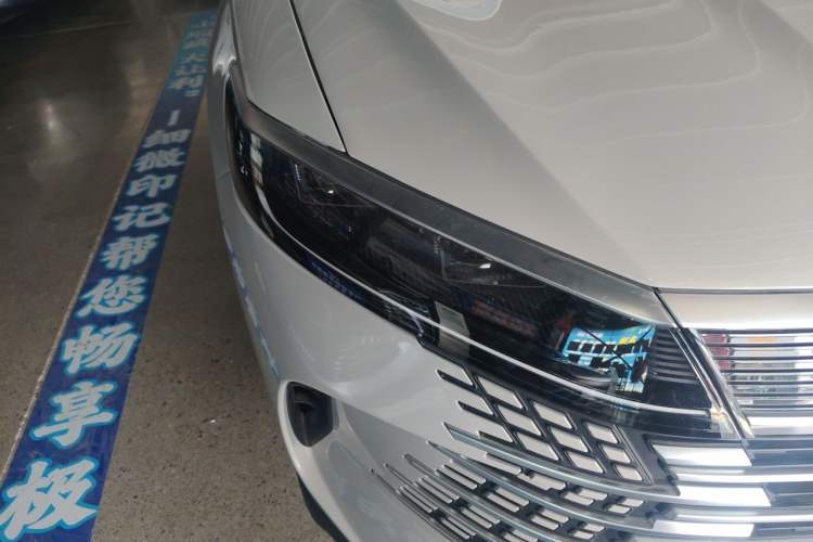 Used BYD Sealion 05 DM-i 2025 DM-i 75KM Luxury Model Right Front Headlight