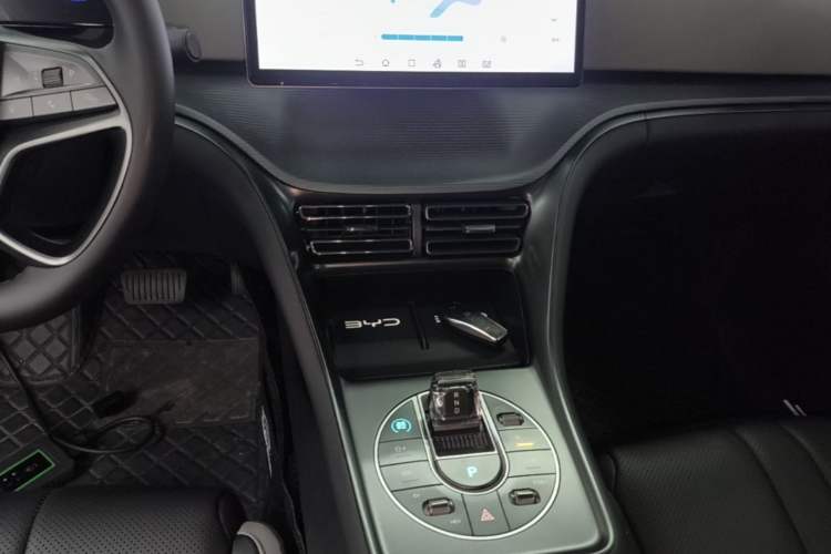 Used BYD Sealion 05 DM-i 2025 DM-i 75KM Luxury Model Audio And AC Panel
