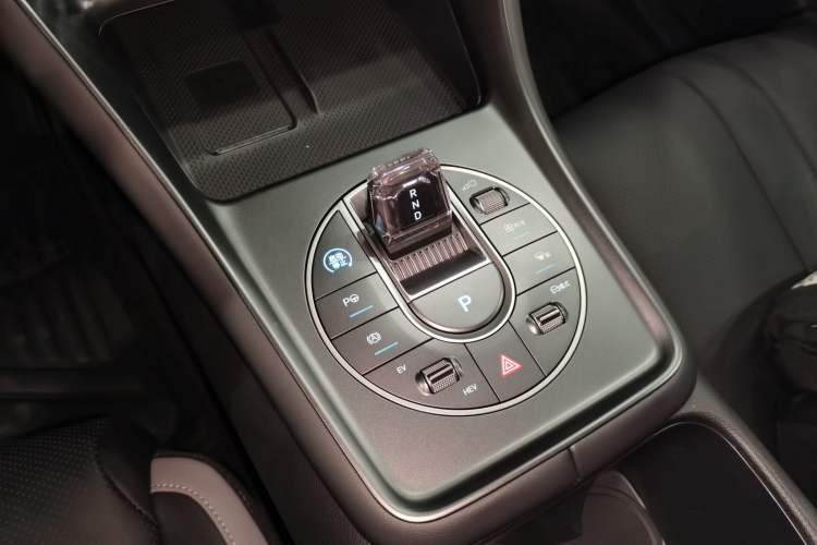Used BYD Sealion 05 DM-i 2025 DM-i Smart Drive 115KM Flagship Model Gear Lever