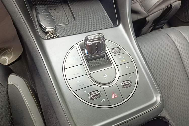 Used BYD Sealion 05 DM-i 2025 DM-i Smart Drive 115KM Flagship Model Gear Lever