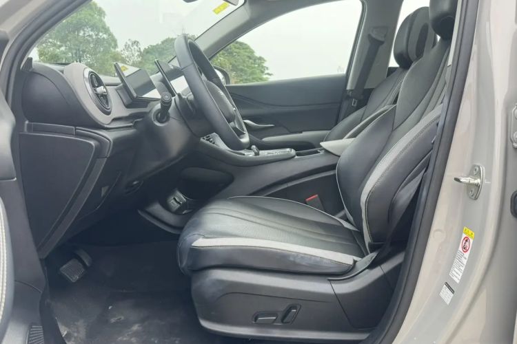 Used BYD Sealion 05 DM-i 2025 DM-i Smart Drive 115KM Prestige Model Interior 6