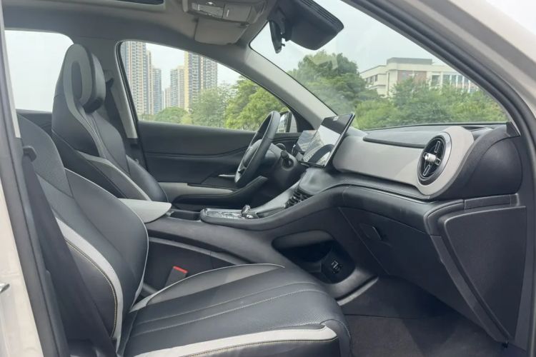 Used BYD Sealion 05 DM-i 2025 DM-i Smart Drive 115KM Prestige Model Interior 8