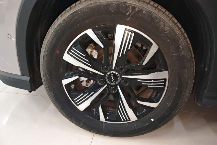 Used BYD Sealion 05 DM-i 2025 DM-i Smart Drive 115KM Prestige Model Left Front Wheel Hub