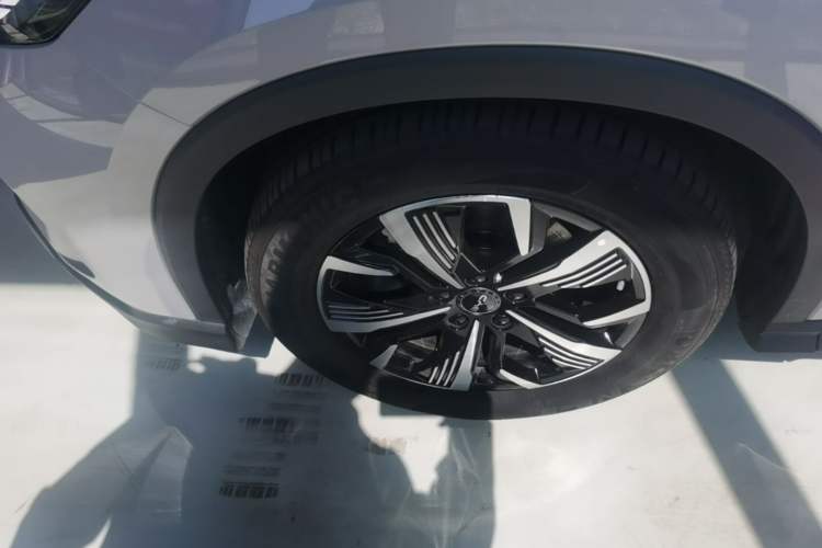 Used BYD Sealion 05 DM-i 2025 DM-i 115KM Prestige Model Left Front Wheel Hub